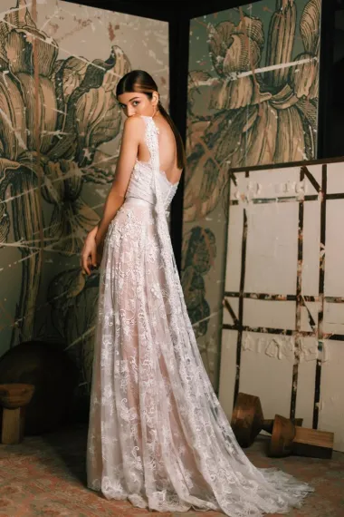 Novost su i posebne, netipične bridal tkanine 3D strukture ili perlicama vezene čipke apstraktnih motiva. Mješavina klasičnog, modernog i neobičnog u slučaju Alduk vjenčanica izgleda jako svježe i primamljivo. (FOTO: Ivan Pavliš)