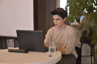 Finalne pripreme prije kviza naše voditeljice Petre Lypolt iz Hrvatskog kviz saveza