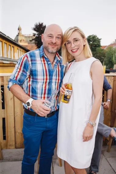 Da je ovo najpopularnije mjesto za ljetne izlaske, pokazali su i brojni poznati, koji su se zabavili na otvorenju nove sezone Corona Sunsets Sessions: Rene Bitorajac i Iva Šulentić