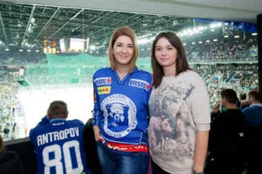 Antonija Mandić s prijateljicom