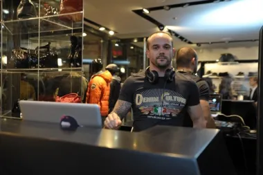 Otvoren prvi Armani Jeans dućan
