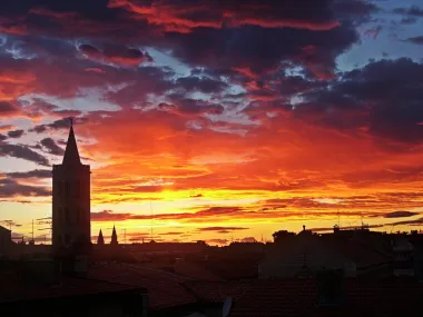 Čaroban zalazak sunca pored katedrale sv. Stošije