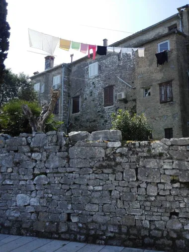 Pogledaj sa prozora, možda ćeš prepoznati...(D.M.)
