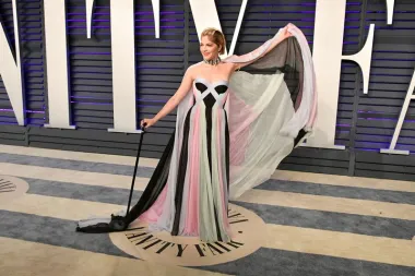 Vanity Fair party poslije Oscara svake je godine 'plodno tlo' za obožavatelje mode, ali i modne kritičare - odabrale smo 10 lookova koji su nam zapeli za oko. pa krenimo: 	Selma Blair (FOTO: Getty Images)