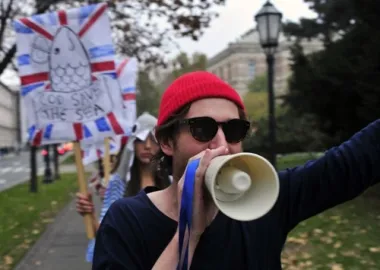 Prosvjedom u Zagrebu Phillip Colbert je želio usmjeriti pažnju na modu, a onda i na poruku koju njime šalje – zaustavite krivolov i uništavanje podvodnog svijeta!