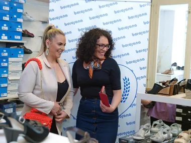 Kolekcija se sastoji od elegantnih kožnih cipela ravnih potplata, casual The Big Blue tenisica te kultnih Startasica i Boromina šarenih, veselih i trendi uzoraka. Novu kolekciju krase prirodni materijali kao što je prirodna koža i pamučno platno. Izrađene su ručno, s puno, puno ljubavi u tvornici Borovo u Vukovaru.  (FOTO: Nikola Zoko)