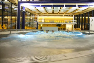 Bazen s valovima, doživljajne terme Zillertal - Prva regija za odmor u Zillertalu, Foto: Woergoetter friends