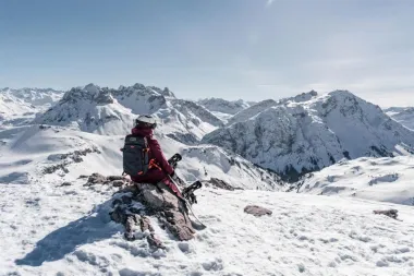 Uživanje u pogledu na planine na snowboardu na skijalištu Lech am Arlberg, Oesterreich Werbung, Foto; thecreatingclick.com