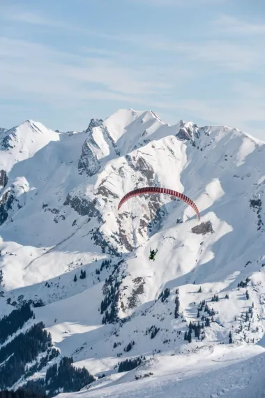 Paragliding u Lech am Arlbergu, Oesterreich Werbung, Foto; thecreatingclick.com