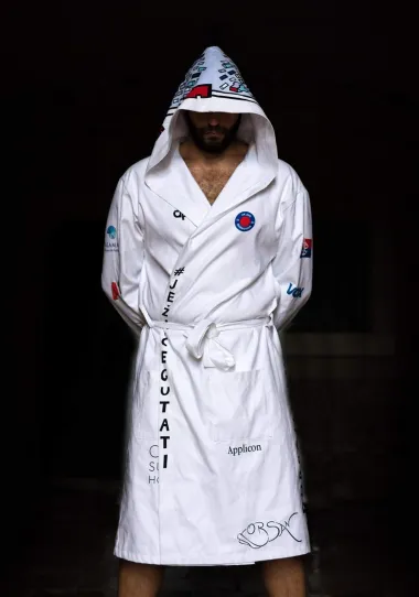 Zanimljivo je da je njena prva  samostalna izložba bila posvećena upravo vaterpolu. Umjetnička instalacija 'Igra i igre' postavljena je u zračnom prostoru međunarodnog terminala Zračne luke Dubrovnik.  (FOTO: Dean To&scaron;ović)