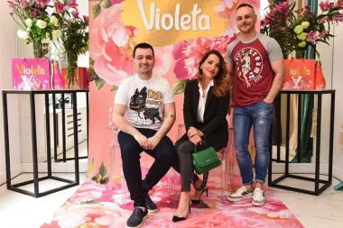 Violeta je oduvijek težila jedinstvenosti, visokoj kvaliteti i želji da svojim klijentima ponudi nešto posebno zbog čega će zračiti i hodati drugačije te jednostavno biti bolja verzija sebe.  ELFSI i Marijana Batinić (FOTO: Danijel Galić)
