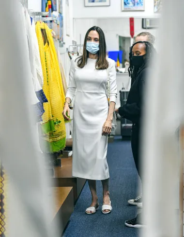 Angelina oduševila u bijelom izdanju i natikačama od 4000 kuna