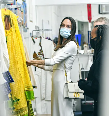 Angelina oduševila u bijelom izdanju i natikačama od 4000 kuna