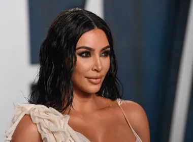 Kim Kardashian koju obožavaju milijuni ljudi ne konzumira alkohol. "Kimberly uopće ne pije alkohol. Trudna ili ne, jednostavno nikada je to nije zanimalo", izjavila je  njezina sestra Khloe Kardashian.