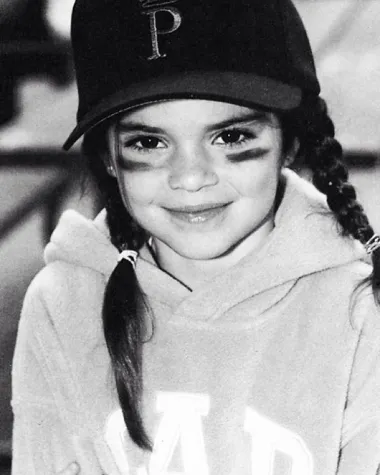 Kendall je dio velike obitelji poznate i kao klan Kardashian-Jenner te je od nje mlađa samo hiperpopularna poduzetnica Kylie.
