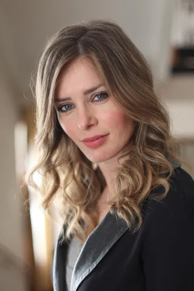 43-godišnja Leona Paraminski prava je filmska ljepotica, a već dugi niz godina dokazuje i da ju krasi veliki glumački talent zahvaljujući kojem je karijeru izgradila i u SAD-u.