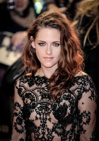 Proslavila se još kao tinejdžerica u "Sumrak" sagi, a od tada smo ju gledali u mnogim filmovima i hvaljenim projektima. Ipak, Kristen Stewart ima i skrivene talente. Naime, ova mlada glumica oduvijek je imala izniman interest za IT sektor te je tako diplomirala na sveučilištu u New Yorku na temi NTS-a, neural style transfera, specifičnog tipa softverskog algoritma. 