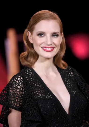 Inače, osim filmova, Jessica obožava raditi u kazalištu, a prije no štoje pandemija koronavirusa zatvorila vrata kazališta diljem svijeta, surađivala je na nekoliko produkcija na Broadwayju. Zna lijepo pjevati, odlično pleše, a u njezin glumački talent već smo se mnogo puta uvjerili pa je zbog toga vrlo lako ušla i u taj ekskluzivan svijet mjuzikala. 