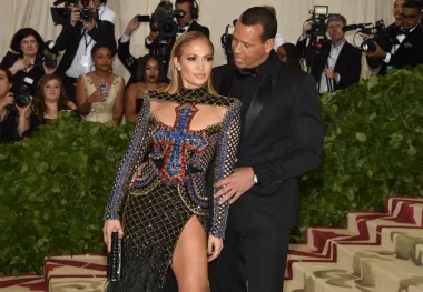 Na najvećem celebrity partyju svake godine, Met Gali, J.Lo i Rodriguez su se pojavili zajedno i zabljesnuli svojom pojavom. Bilo je očito kako se jako vole, a svi su komentirali i kako si sjajno pašu kao par. 