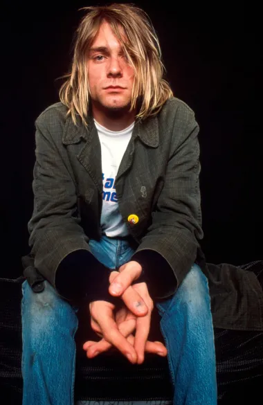 Legendarni pjevač grupe "Nirvana" dugo se borio s ovisnosti o drogama i alkoholu, kao i depresijom, da bi na kraju sam sebi oduzeo život 1994. i šokirao svijet. Imao je samo 27 godina te je njegova smrt ražalostila brojne obožavatelje diljem svijeta. Zbog svoje smrti ušao je u klub 27 u kojem su mnogi prerano preminuli slavni ljudi. 