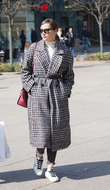 Sunce i terase bile su dovoljan mamac za mnogobrojne dame na špici