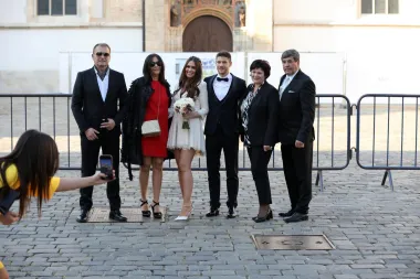 Oduševljeno su pozirali s roditeljima
