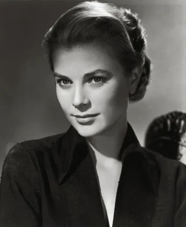 Glumicu Grace Kelly krasila je bezvremenska elegancija i besprijekoran modni stil, pa do danas ostaje sinonim za ženstvenost i profinjenu ljepotu. 