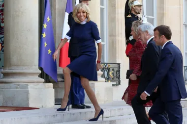 Unatoč tome što je zbog svoje neobične veze sa znatno mlađim Macronom bila na stalnom udaru kritika, Brigitte je u konačnici pobijedila. Postala je predsjednikova žena, supruga čovjeku kojeg voli te je pronašla prijatelje koji su uz nju bili unatoč svim govorkanjima i zlim tračevima. 