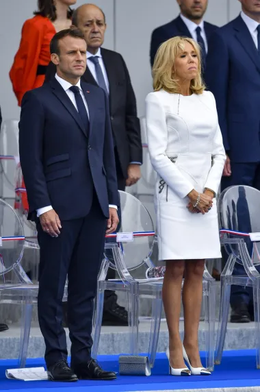  Kao tinejdžerica bavila se umjetničkim klizanjem, a to joj je išlo toliko dobro da je bila čak i članicom klizačke ekipe u svom gradiću. Sportom se bavi i danas te uživa u raznim vrstama tjelovježbe, što objašnjava njezinu zavidno vitku liniju. 