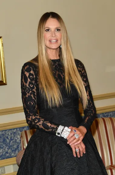Jedna od starijih dama s ove liste je 57-godišnja Australka, Elle MacPherson, supermodel 90-ih koja se smatra jednom od najljepših žena koje su ikada bile dio fashion industrije.  Zbog izvanrednih tjelesnih mjera nadimak joj je bio "Tijelo" (The Body). Golotinje se nije sramila, čak se skinula za Playboy, ali nije htjela da je roditelji vide u australskom izdanju tog časopisa. 