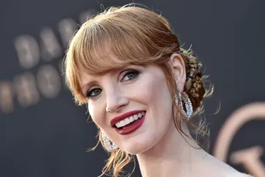 Prekrasna Jessica Chastain je megauspješna holivudska glumica s nekoliko nominacija za Oscara. Svijet je osvojila svojim šarmom, bujnim oblinama i prekrasnim licem koje zrači retro ljepotom, ali i glumačkim talentom bez premca. Rođena je 24. 3. 1977., što ju čini pravom Ovnicom. Oduvijek je bila ambiciozna te je sama priznala kako se nije libila učiniti što god je potrebno kako bi uspjela na sceni. Točno takve, odlučne i neustrašive, su žene Ovnice. 