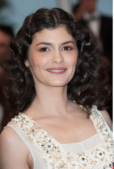 Crnokosu, crnooku glumicu porculanske puti, Audrey Tautou, već u početku glumačke karijere filmski kritičari uspoređivali su sa Audrey Hepburn i Leslie Caron. Njezin sanjiv pogled i nevin osmjeh osvojio je publiku već u prvom njezinom filmu "Venus Beaute Institute". Kasnije je utjelovila i kultnu "Amelie", a glumila je i Coco Chanel. Iako možda nije najseksepilnija francuska glumica, svakako je najsimpatičnija. 