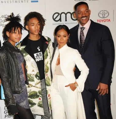 Glumac i glazbenik Will Smith očito ima jake gene. Naime, njegov sin Jaden njegova je slika i prilika, a kako stari sve je sličniji svom slavnom tati. Jaden je uz izgled od oca naslijedio i ljubav prema glazbi, pa je sada reper u usponu. 