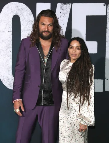 2005. Jason se upustio u vezu s Lisom Bonet, bivšom suprugom Lennyja Kravitza, a nakon 12 godina veze i oženio se njome. Jason je tako postao očuh Lisinoj kćeri Zoe Kravitz, a u lipnju 2007. Lisa je rodila i njihovo prvo dijete, kćerkicu. Par je godinu dana kasnije dočekao i sina, a njihova složna obitelj 17 godina bila je jedna od najstabilnijih i najljepših holivudskih priča. Nažalost, početkom 2022. objavili su kako se razvode, a tom su viješću šokirali cijeli svijet.