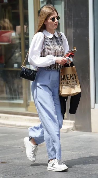 Top ili flop: Trendi outfiti zavladali su ulicama glavnog grada