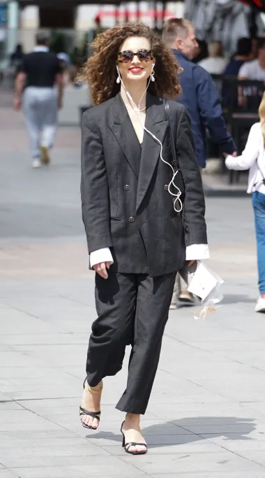Top ili flop: Trendi outfiti zavladali su ulicama glavnog grada