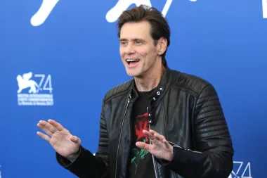 Slavni komičar i glumac, Jim Carrey, danas je sinonim za holivudsku komediju, no kada je tek bio na početku svoje karijere čak su ga tri puta odbili za sudjelovanje u showu &quot;Saturday Night Live&quot; jer nisu smatrali da je dovoljno talentiran za stand-up komediju. Godinama kasnije Jim je tri puta vodio istu tu emisiju. 