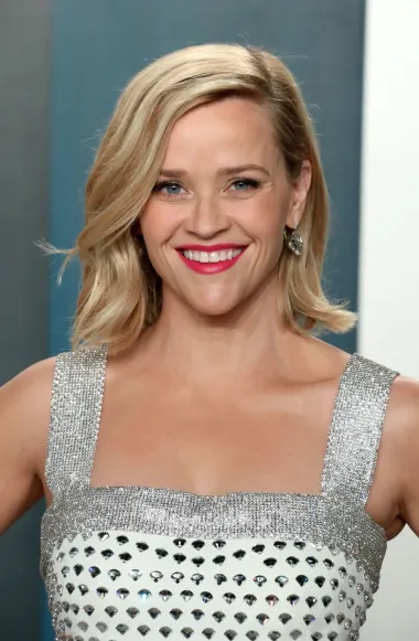 Najslađa oskarovka svijeta, simpatična Reese Witherspoon danas slovi za južnjačku ljepoticu koja je svoj glumački talent dokazala nebrojeno puta, no nije uvijek tako bilo. Kada se kao djevojka preselila u Los Angeles, nije dobivala uloge jer nije bila smatrana dovoljno lijepom, pametnom ni visokom. Srećom, na putu do zvjezdanog uspjeha joj je pomogla njezina tvrdoglavost pa je u konačnici postala jednom od najplaćenijih glumica svijeta. 