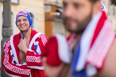 Prizori kakvi se ne viđaju često: Barakude prošetale centrom Rijeke u kupaćim gaćicama