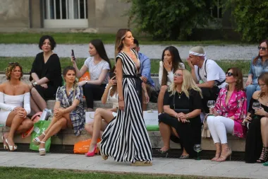 Poznati na reviji u centru Zagreba pokazali ljetne outfite. Što kažeš?
