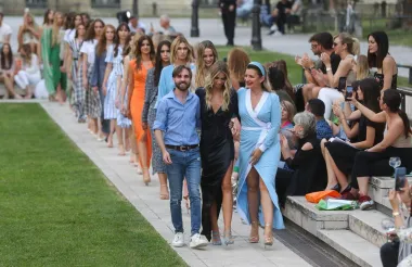 Poznati na reviji u centru Zagreba pokazali ljetne outfite. Što kažeš?
