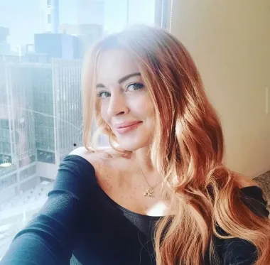 Lohan je 2018. dobila glavnu ulogu u MTV-jevoj reality seriji koja je prikazivala njezin klub na Mykonosu, koji je zatvoren od 2019. U travnju prošle godine najavila je vodeći singl svog albuma &quot;Back to Me&quot;, a pjesma je naišla na brojne pozitivne kritike. Danas živi u Dubaiju i nakratko se povukla iz svijeta glume, no u svibnju ove godine Netflix je objavio da bi Lohan trebala glumiti u trenutno nenaslovljenoj, božićnoj romantičnoj komediji o ženi koja pati od amnezije nakon nesreće na skijanju, koja bi trebala izaći iduće godine. 