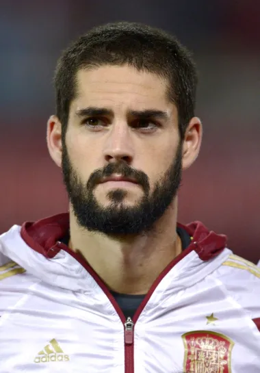 Francisco Román Alarcón Suárez, poznatiji pod nadimkom Isco, prvi je Španjolac na ovoj listi. Tipično tamnoput, s bradom i toplim očima, miljenik je ženske publike. Trenutno igra za Real Madrid te španjolsku reprezentaciju, a iako je sretno oženjen mnoge pripadnice ljepšeg spola i dalje za njim pate. 