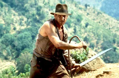 Nakon proboja u &quot;Ratovima zvijezda&quot;, Harrison je dobio još jednu, možda i slavniju ulogu - onu Indiane Jonesa, a od 1981. do danas igrao je u četiri nastavka. Uloga Indiane Jonesa, avanturista i arheologa učinila je Forda kultnim glumcem koji se više uopće nije morao boriti za svoj status planetarne zvijezde. Žene su za njime uzdisale, djeca ga imitirala, a muškarci mu zavidjeli. 