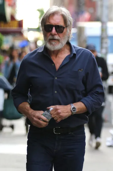 Iako je na pragu ulaska u 9. desetljeće svog života, Harrison Ford i dalje nas oduševljava svojom pojavom i elanom. Još uvijek snima filmove, bavi se sportom te pilotira avionima, a po svemu se čini kako se ni izbliza ne planira umiroviti. 