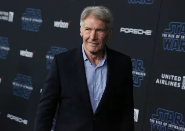 Harrison Ford američki je filmski glumac koji je svjetsku slavu stekao ulogama Hana Soloa u &quot;Ratovima zvijezda&quot; i Indijane Jonesa u istoimenom serijalu. Rođen je 13. srpnja i ima 79 godina.
