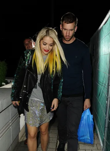 Glazbeni par Rita Ora i Calvin Harris su bili u naizgled idiličnoj vezi sve dok on nije osjetio potrebu jednog dana na Twiiteru svijetu objaviti njihov prekid. Napisao je kako Ritu jako poštuje i cijeni, no da je vrijeme da se oni kao osobe raziđu i krenu svojim putem. No, jedino što je zaboravio napraviti je konzultirati se oko toga sa svojom bivšom djevojkom, koja prije tog Tweeta nije znala da je ostavljena. 
