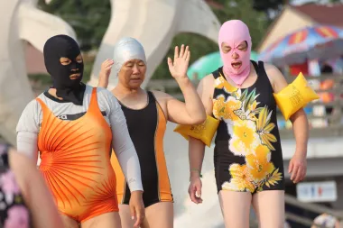 Leatherface, superjunakinja ili meksički hrvač? Ne, to je Facekini, novi bizaran trend