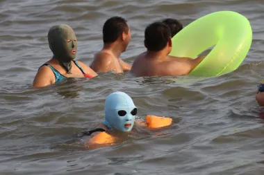 Leatherface, superjunakinja ili meksički hrvač? Ne, to je Facekini, novi bizaran trend