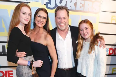 Brooke Shields i njezin suprug Chris Henchy dobili su kćer Grier 2006. godine, kada je glumica imala 40 godina. Shields je rekla da je htjela prestati s pokušajima jer su više puta pokušavali s umjetnom oplodnjom, no posljednja runda umjetne oplodnje njoj se pokazala uspješnom.